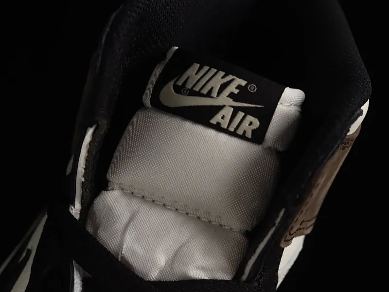 All categories Air Jordan Jordan series basketball shoes Air Jordan 1 High LJR version Air Jordan 1 High OG "Dark Mocha" AJ1 Joe 1 small barb 555088-105